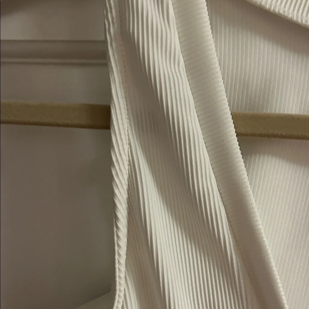 Edikted Ribbed Bodysuit - Picture 5 of 9